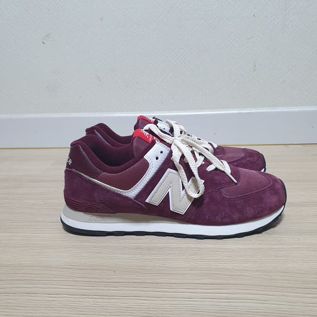 뉴발란스 574 버건디 스웨이드 운동화 270