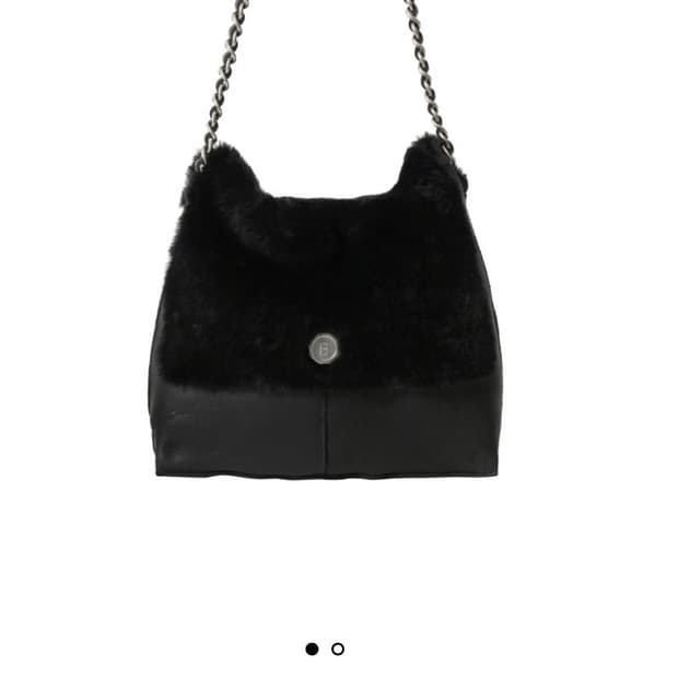 새상품) 미닛뮤트 fable chain 페블 체인백 무스탕 블랙