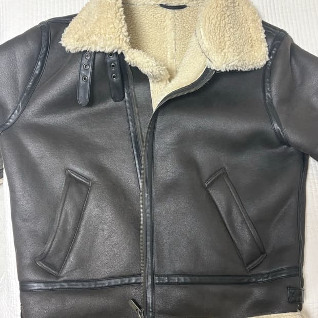 자라 무스탕 라지