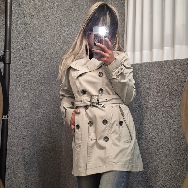 BURBERRY BUTTON TRENCH COAT