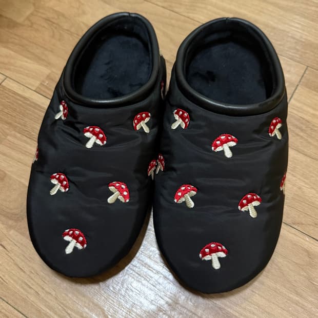 보키타 버섯 패딩 슬라이드