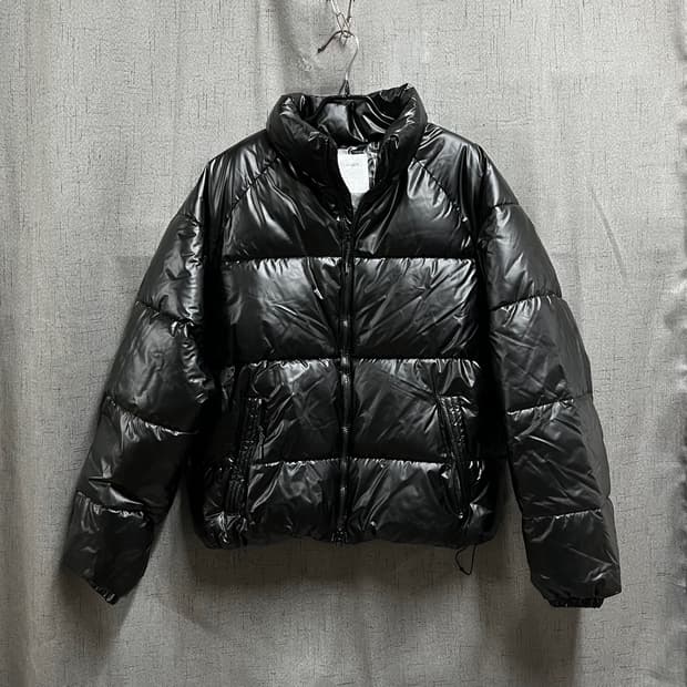 (M오버핏) 필루미네이트 글로시 유광 패딩 블랙