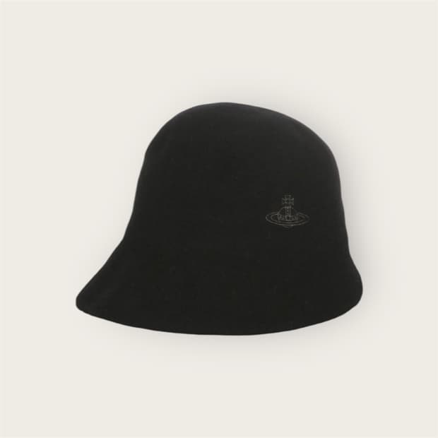 비비안웨스트우드 로고 바스크 크로쉐 울 버킷햇