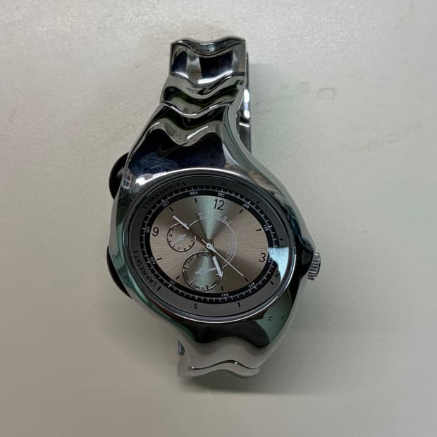 나이키 트라이엑스 유광 시계