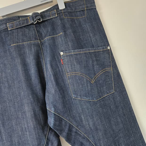 리바이스 엔지니어드 진 신치백