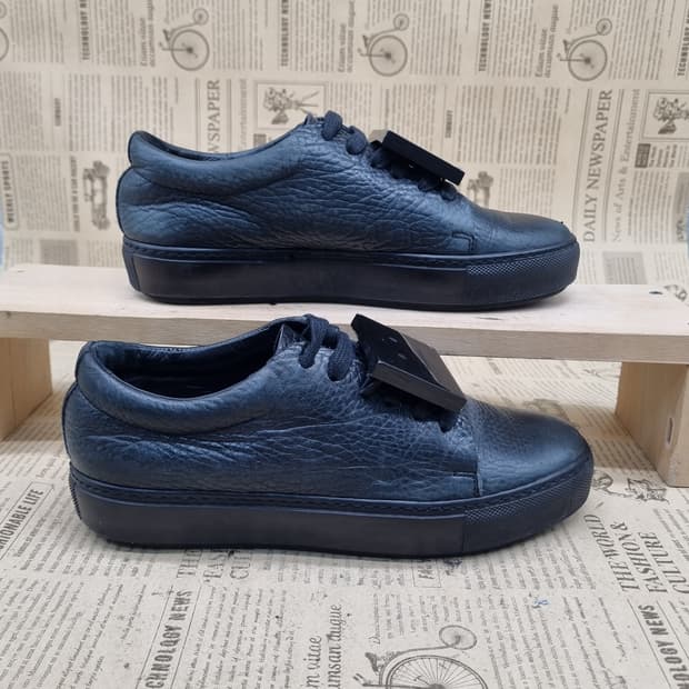 아크네스튜디오 올블랙 여성스니커즈230