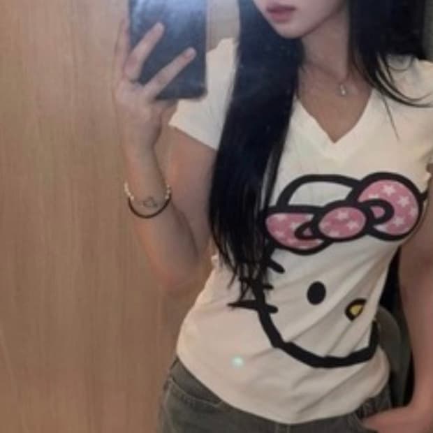 헬로키티 브이넥 반팔 화이트