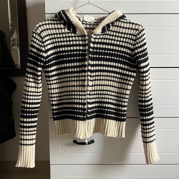 스트라이프 후드 니트