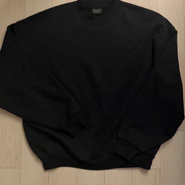 발렌시아가 케어라벨 맨투맨 m사이즈