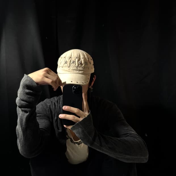 “Unknown” Star Stud Beige Cap