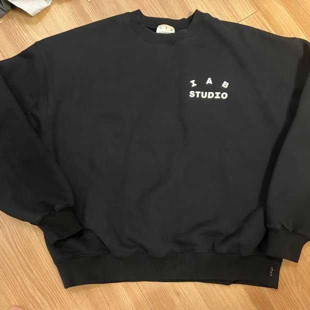 아이앱스튜디오 불랙 맨투맨 L