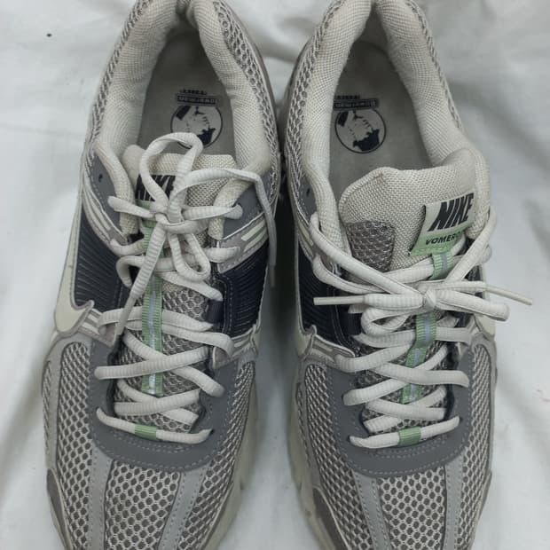 나이키 줌 보메로 5 운동화 275mm