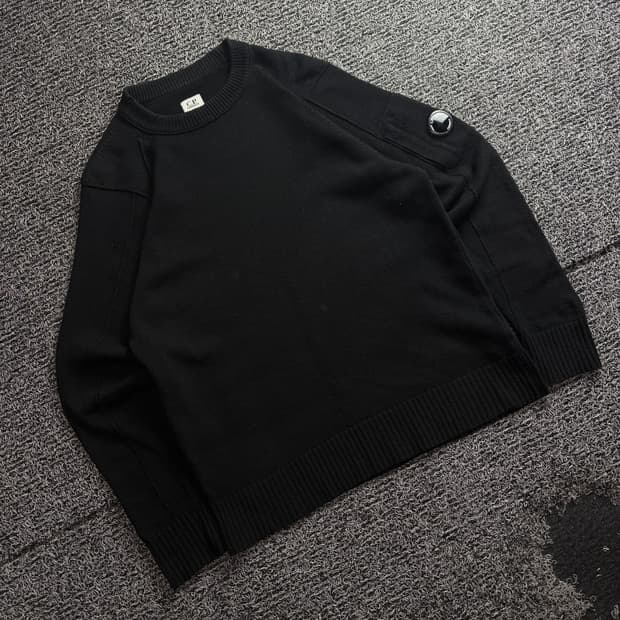 CP 컴퍼니 고글 와펜 램스울 크루넥 맨투맨 3910