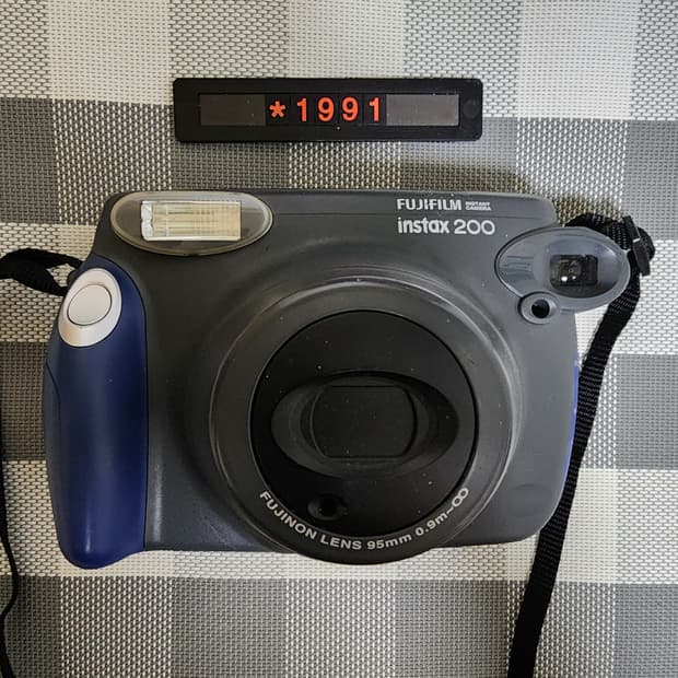 후지필름 인스탁스 와이드 200 폴라로이드 카메라