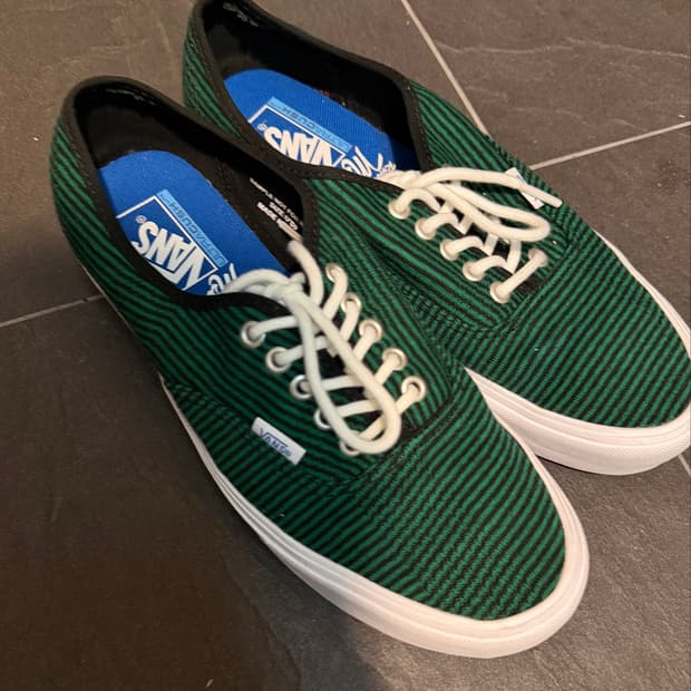 반스(Vans) 어센틱 스니커즈