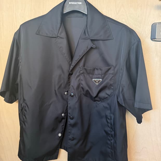 프라다 리나일론 반팔셔츠 
