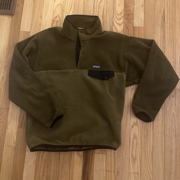 20s 파타고니아 신칠라 스냅-T 카키/블랙