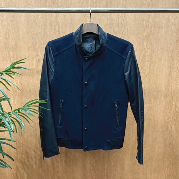 타임 레더 믹스 하이브리드 자켓 스탠드 카라 지퍼 포켓 디테일 네이비