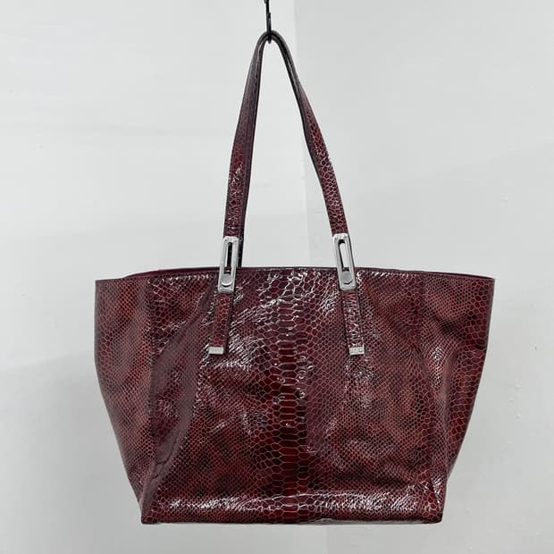 스튜어트와이츠먼 레드 파에톤 숄더백