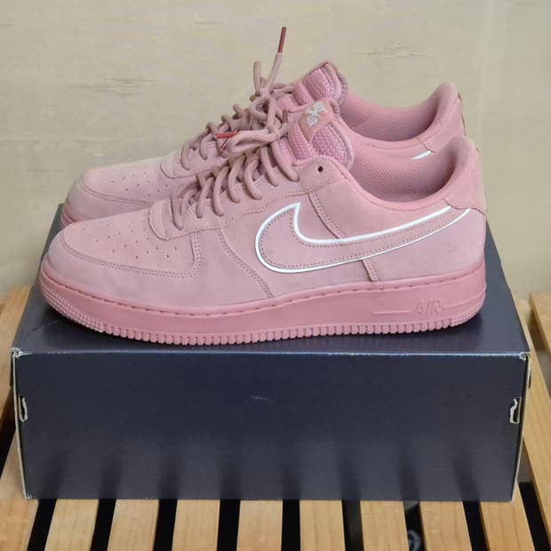 나이키 에어포스 레드스타더스트