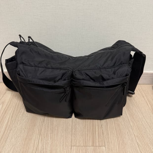 유니클로 멀티포켓 포터맛 크로스백