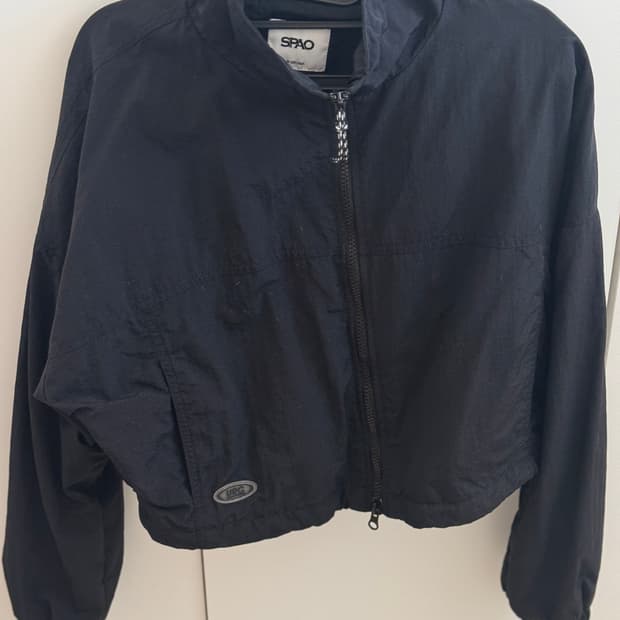 스파오 크롭 바람막이 M