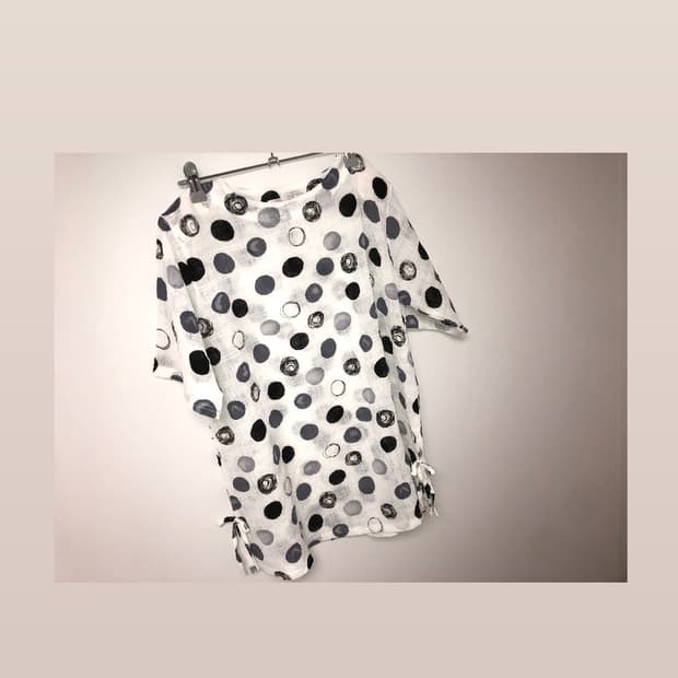 Dot half blouse