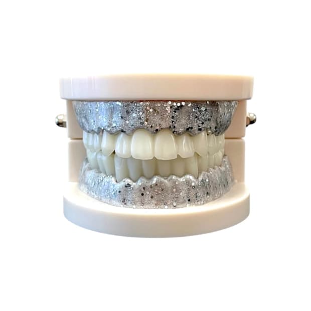 OOAKF Healthy teeth tray