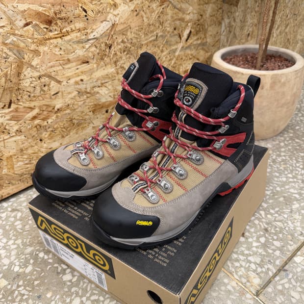 아솔로 퓨지티브 고어텍스 등산화 ASOLO FUTIVE GTX