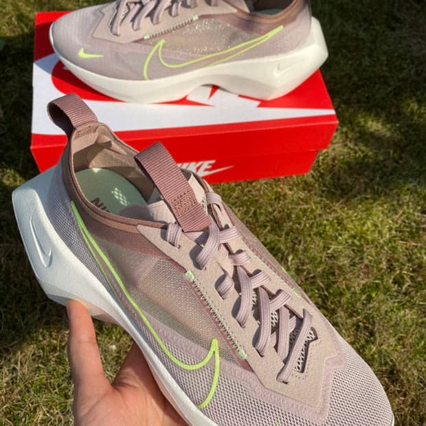 나이키 비스타 라이트 파슬스톤