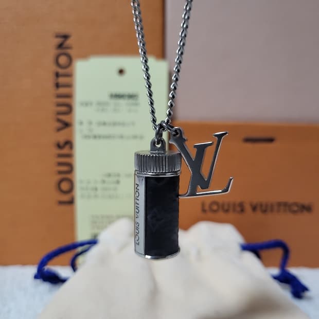 [25년식/새상품급] 루이비통 이클립스 참스 목걸이 