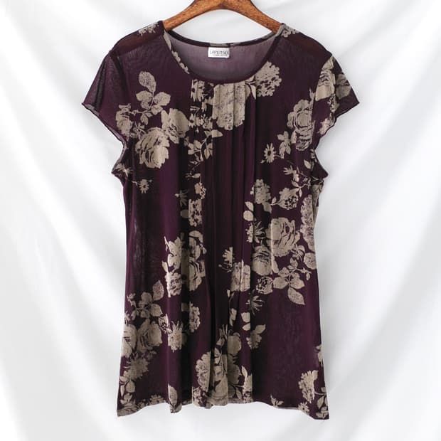 flower tuck T 