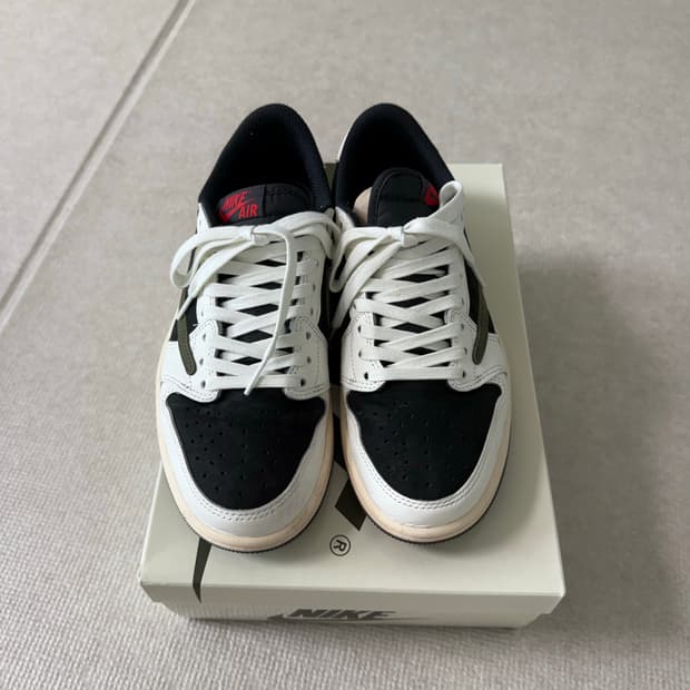 나이키 트래비스 스캇 OG 로우 올리브