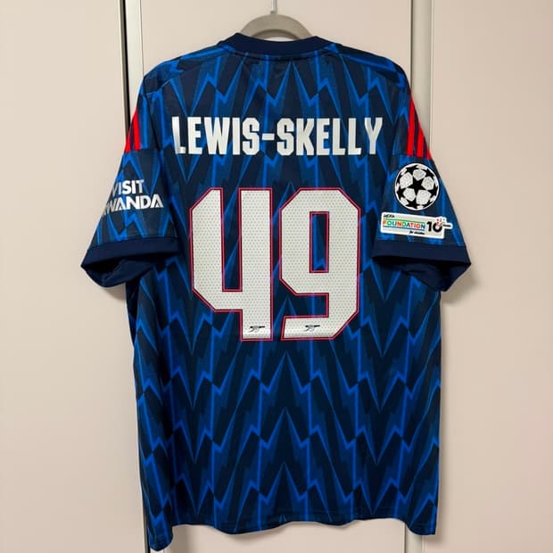 25-26 아스날 어웨이 국내XL 루이스 스켈리 판매