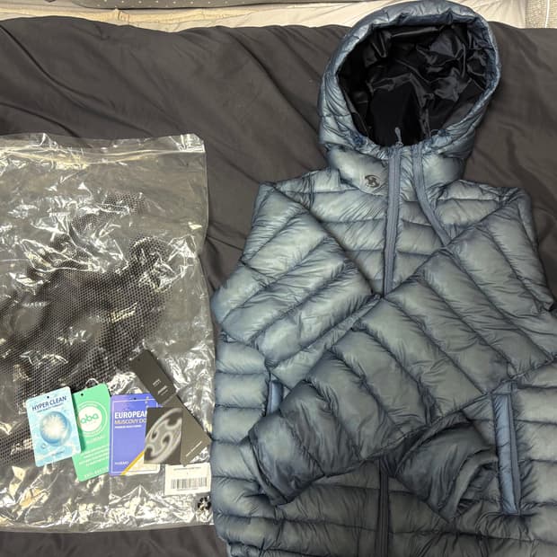 (1)산산기어 25fw 경량패딩 네이비