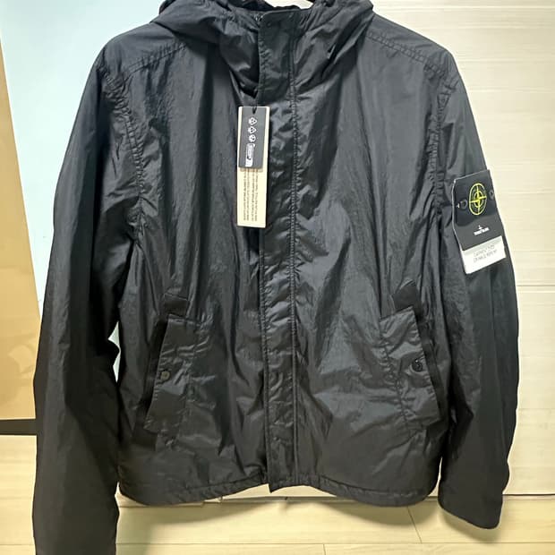 스톤아일랜드 ss25 크링클랩스 바람막이 L사이즈 새제품급 판매 