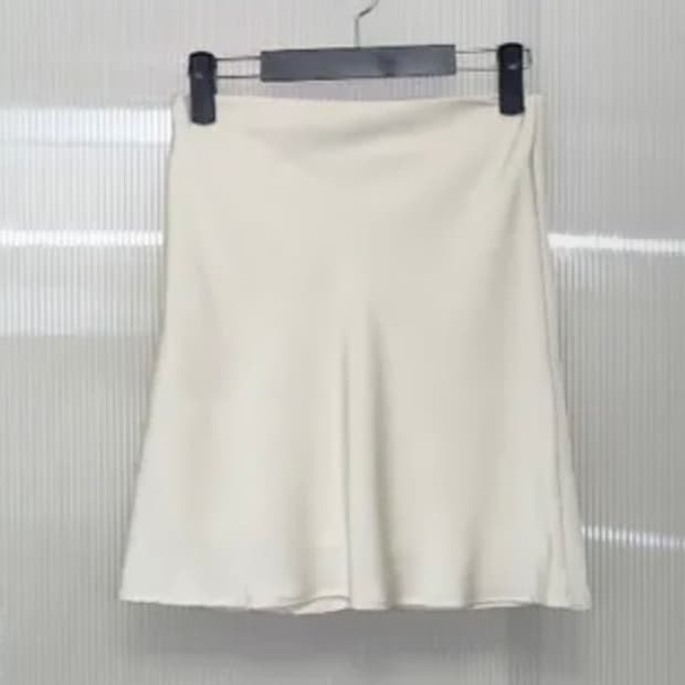 새틴 미디 스커트