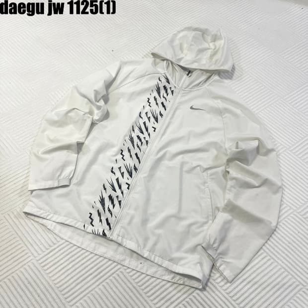 나이키 화이트 러닝 바람막이