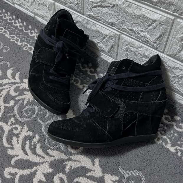Ash hidden wedge black suede