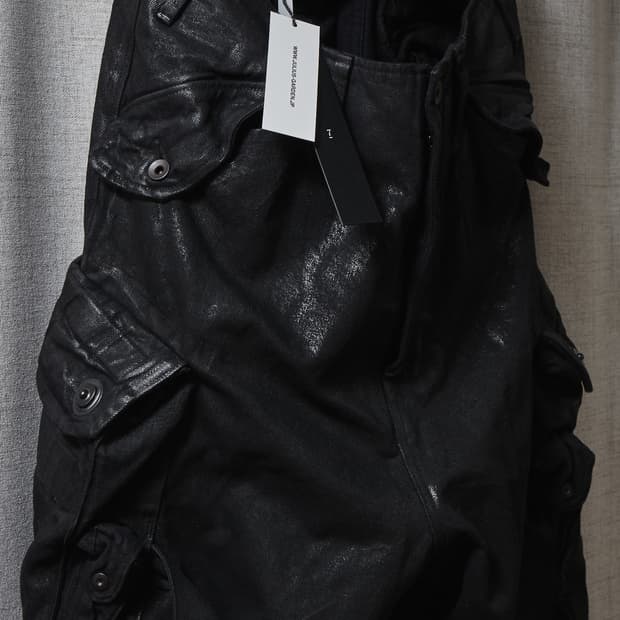 Julius 25ss 빅 포켓 가스마스크 코팅 팬츠