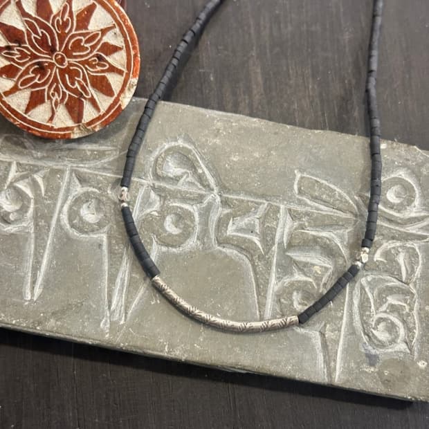 Musta black karen silver necklace