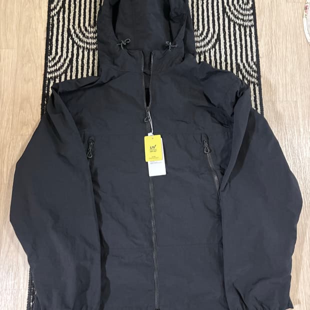 스파오 바람막이