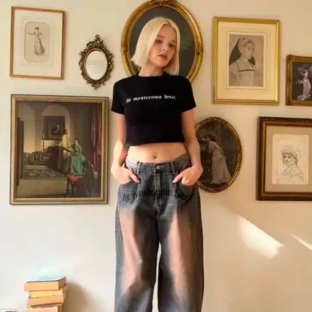 더미스테리어스호텔 핑크 데님 (르세라핌 착용)