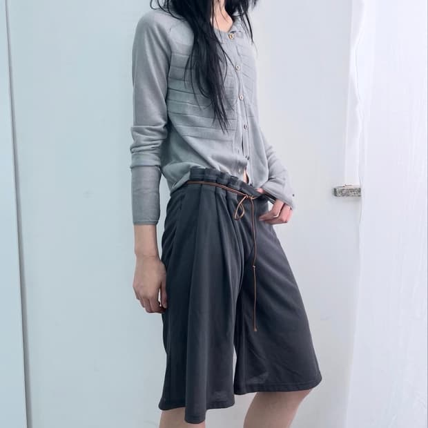 울리카 커튼 하프 팬츠 차콜