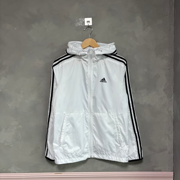 아디다스 화이트 바람막이