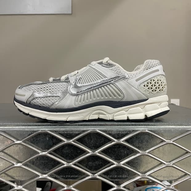 나이키 줌 보메로 5 그리드 아이언 265 (gr-4300)