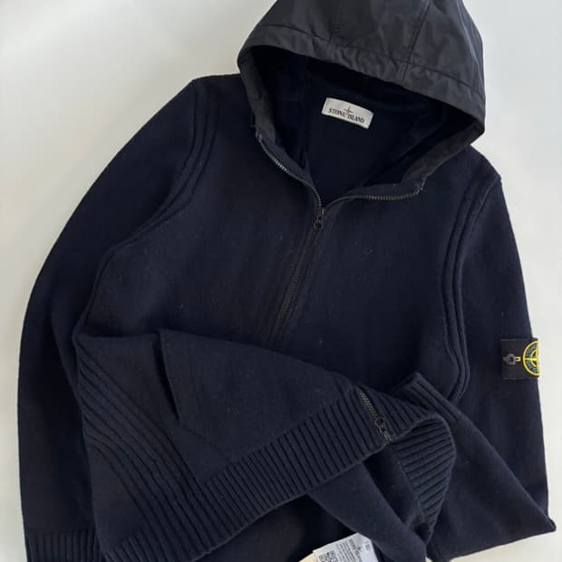 Stone-Island 스톤 아일랜드 와펜 네이비컬러 니트 후드집업