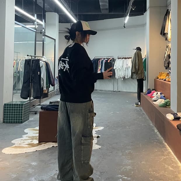 스투시 베이직로고 블랙 스웻셔츠 H2088