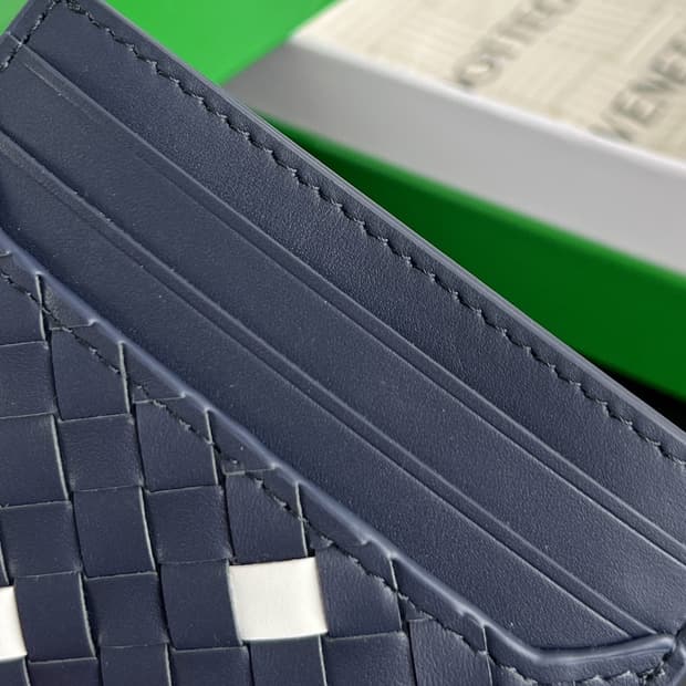 보테가 베네타 인트레치아토 피콜로 카드 케이스 어비스 화이트