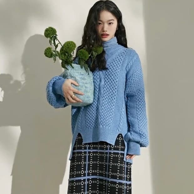 쿠오세 케이블 절개 니트